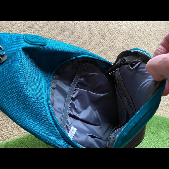 One Savvy Girl cross body bag. Wear it in front or back. - Picture 6 of 9